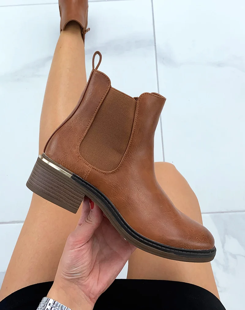Chelsea boots camel avec détail doré