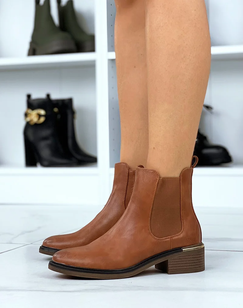 Chelsea boots camel avec détail doré