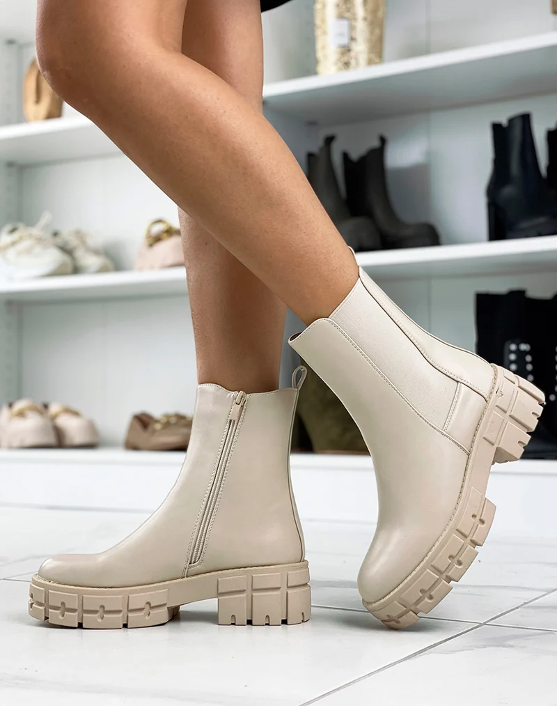 Bottines beiges style chelsea à gros talon cranté