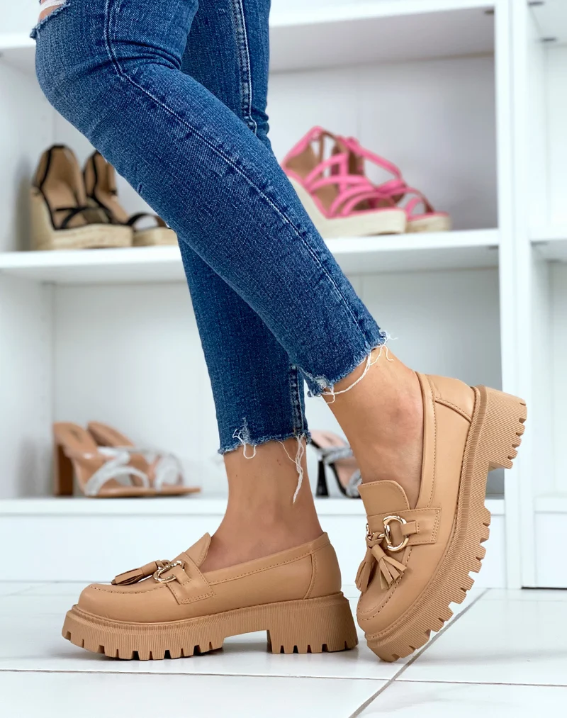 Mocassins beige foncé à franges et détail doré