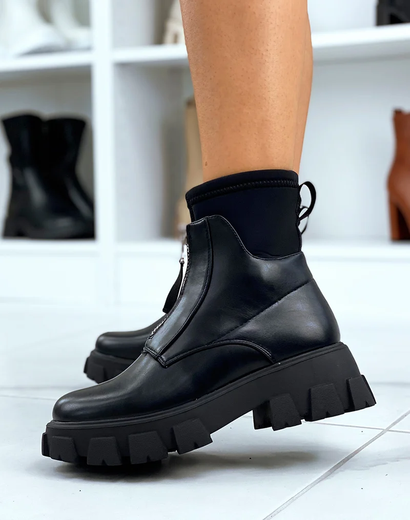 Bottines noires à semelle épaisse crantée