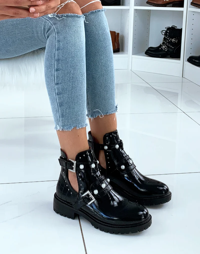 Bottines noires vernis à empiècement effet croco et lanières perlées