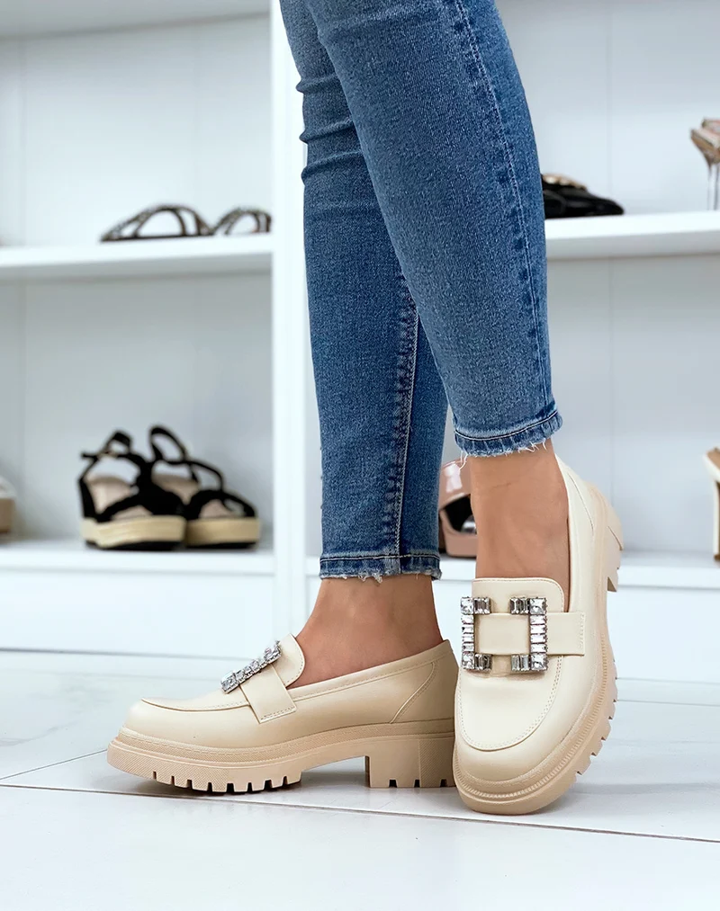 Mocassins beiges avec empiècement strass carré et semelle crantée