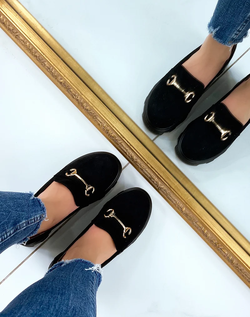 Mocassins en suédine noire à semelle épaisse et crantée