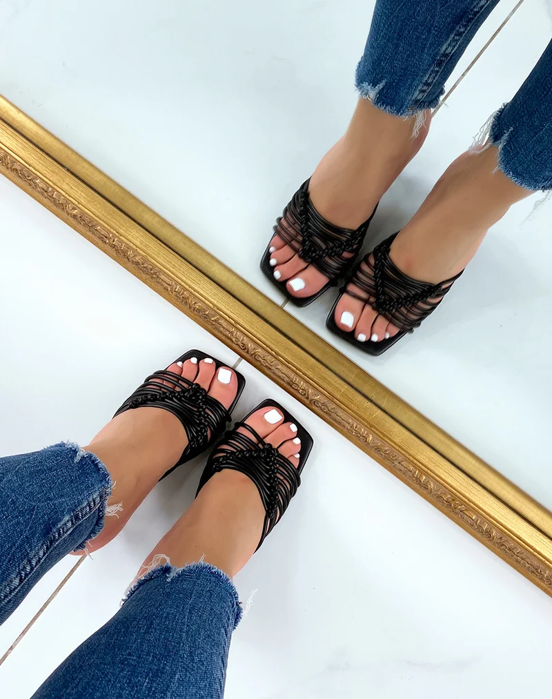 Mules à talons noires à multiples brides