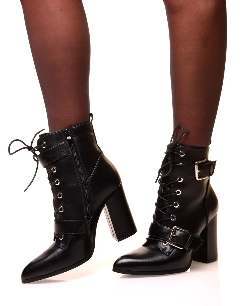 Bottines noires à talons et à lacets