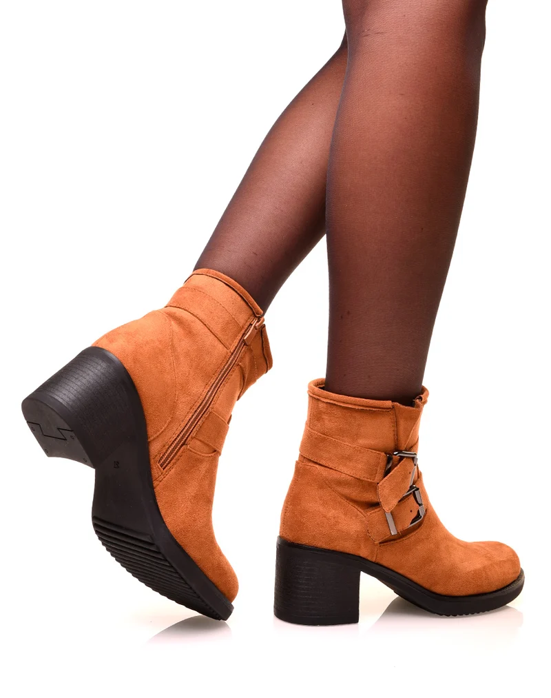 Bottines camel à talons carrés en suédine à sangles