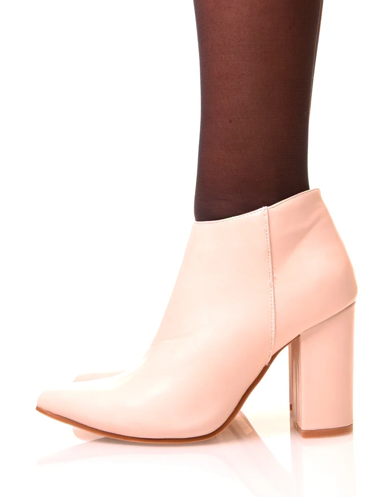 Bottines beiges à talons et à bouts pointus