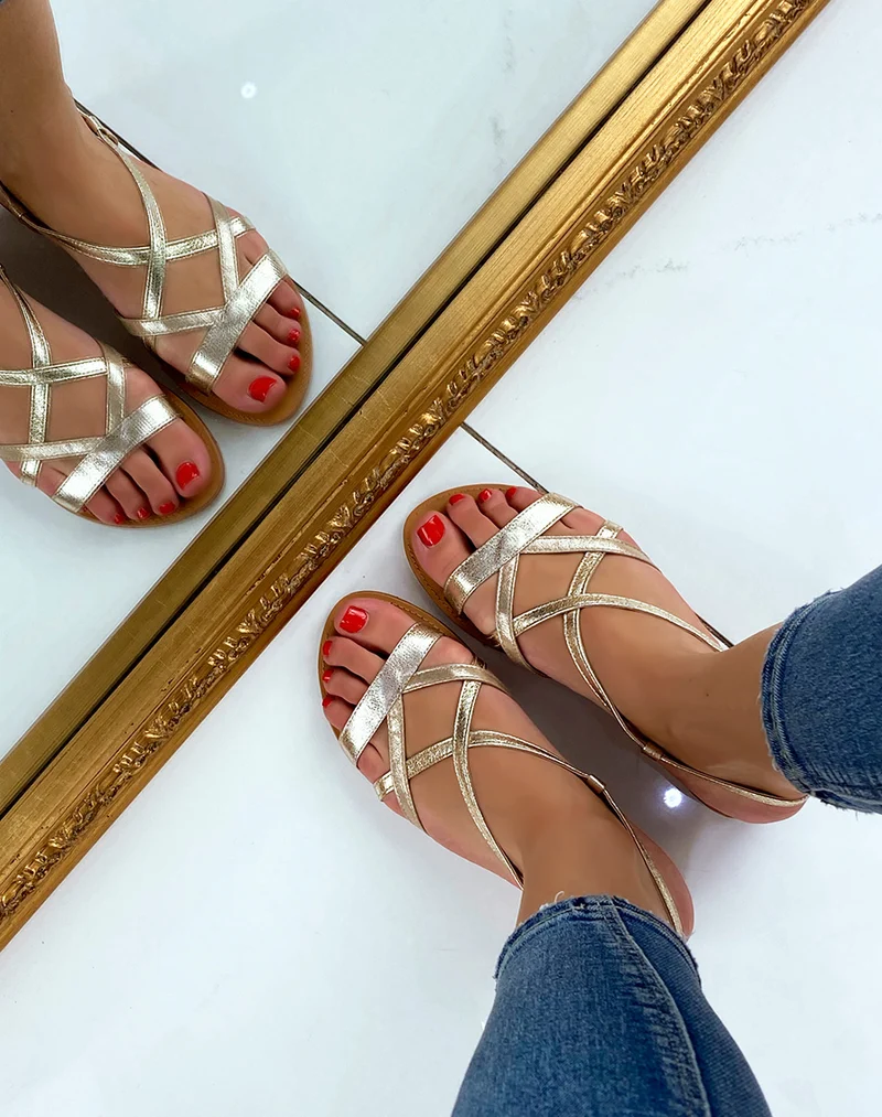 Nu-pieds dorés à multiples brides bi-colore