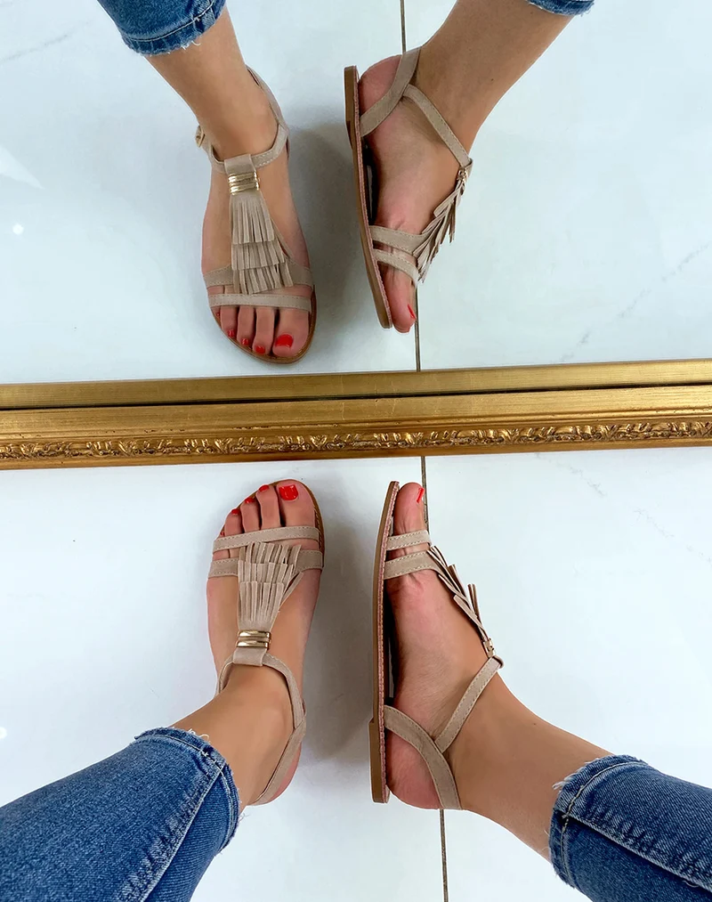 Nu-pieds en suédine beige à franges et détail doré
