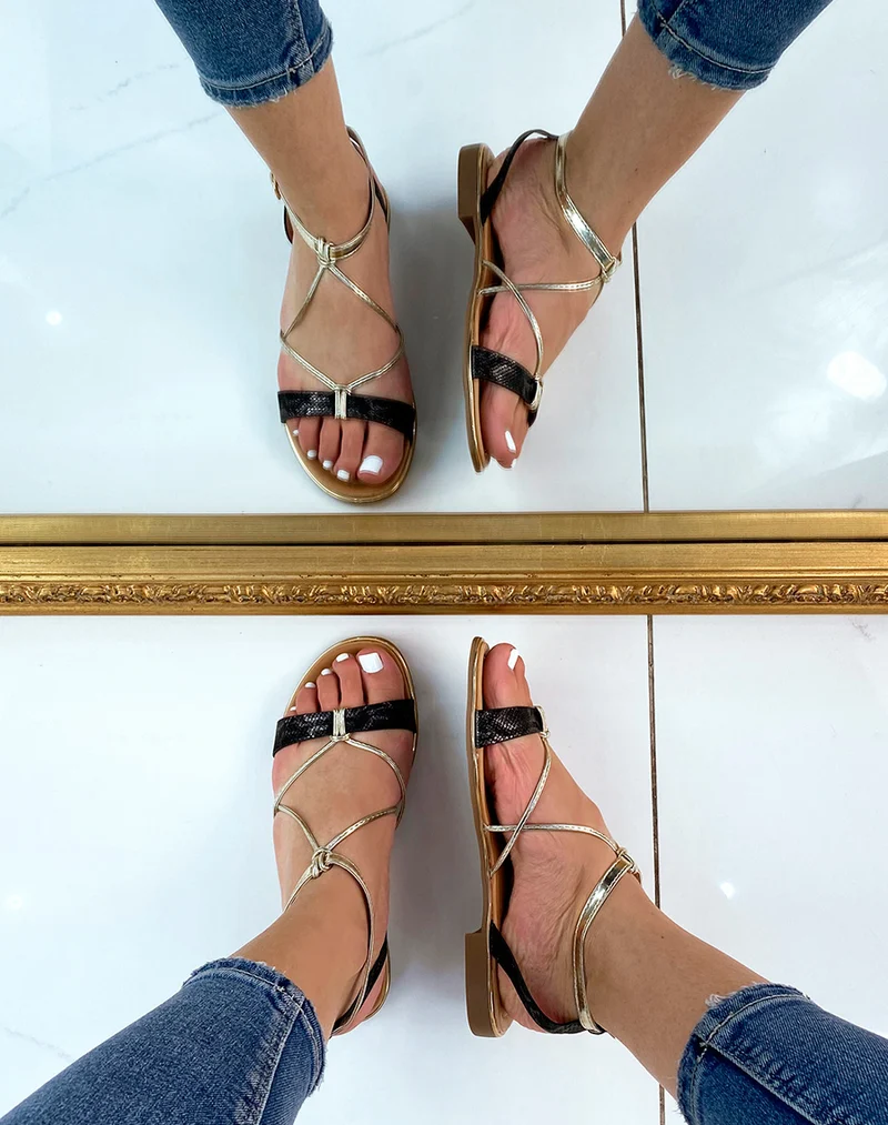 Nu-pieds à brides noires et dorées