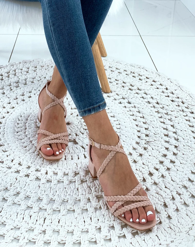 Sandales à talons roses en suédine à brides tressées