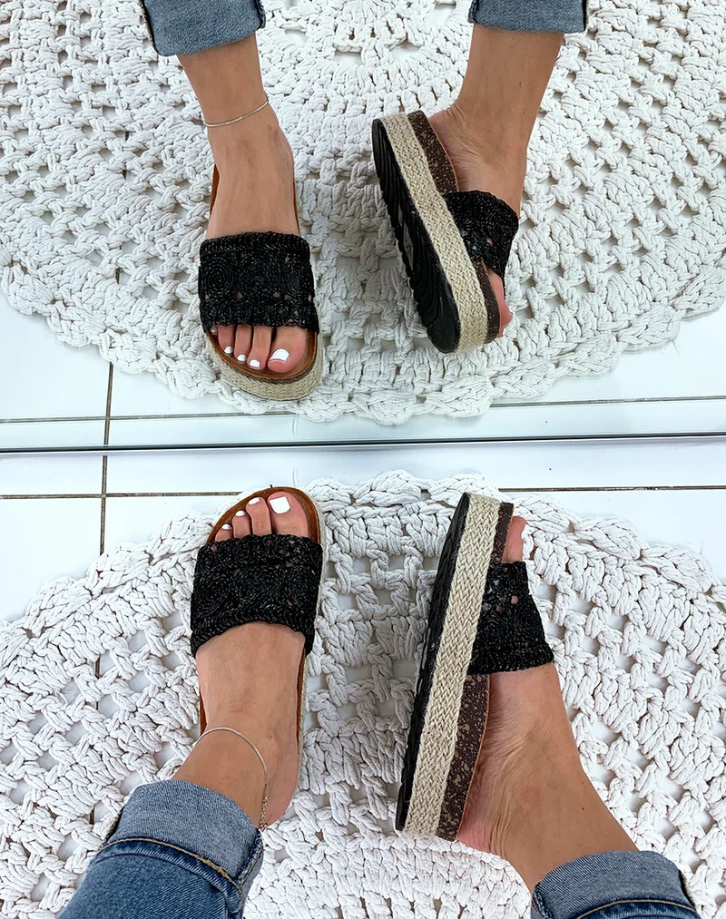 Mules en osier noires à motifs tressés et à plateforme
