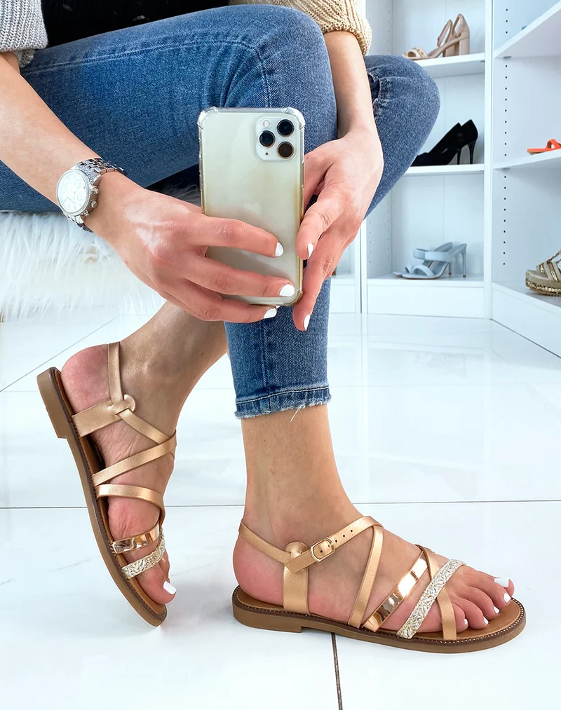 Nu-pieds couleur champagne à multiples lanières