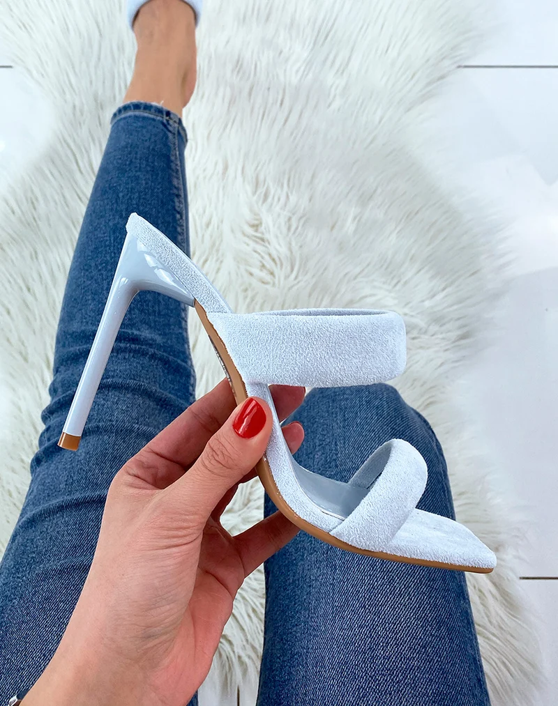 Mules en suédine double lanière à talon bleu pastel