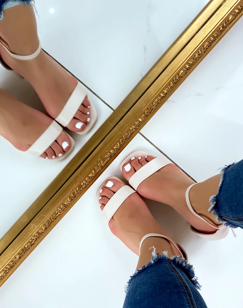 Sandales à talon mi-haut beige