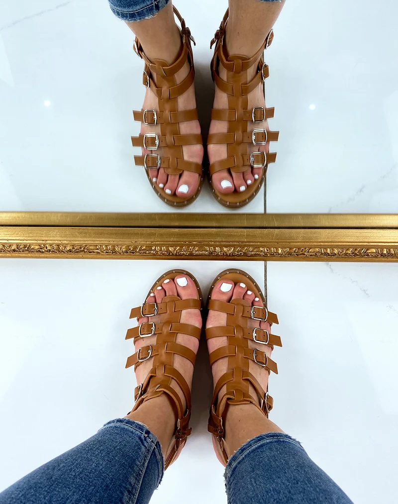 Nu-pieds camel style spartiate