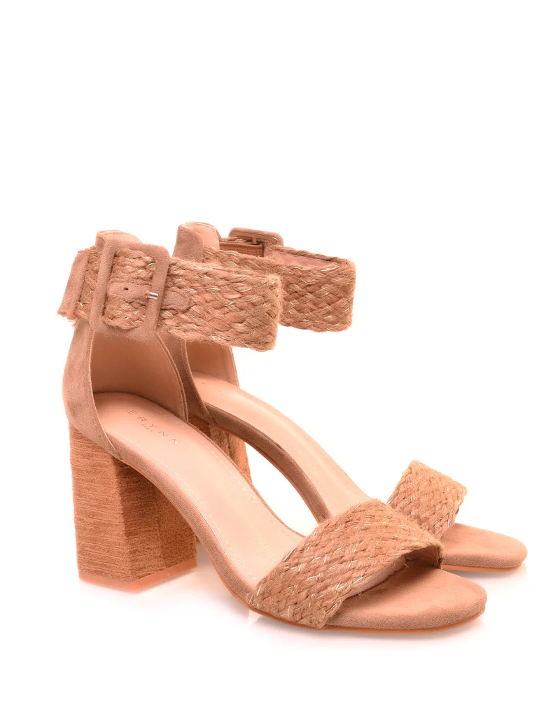 Sandales camel à lanières fantaisies et à talons carrés