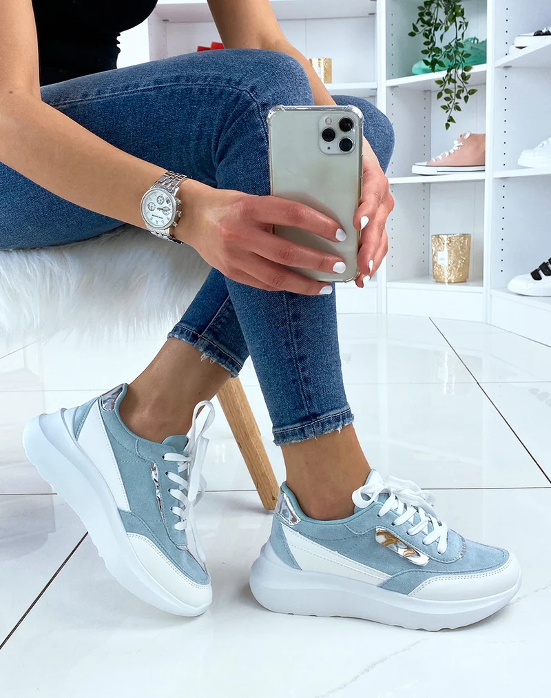 Baskets bleu pastel