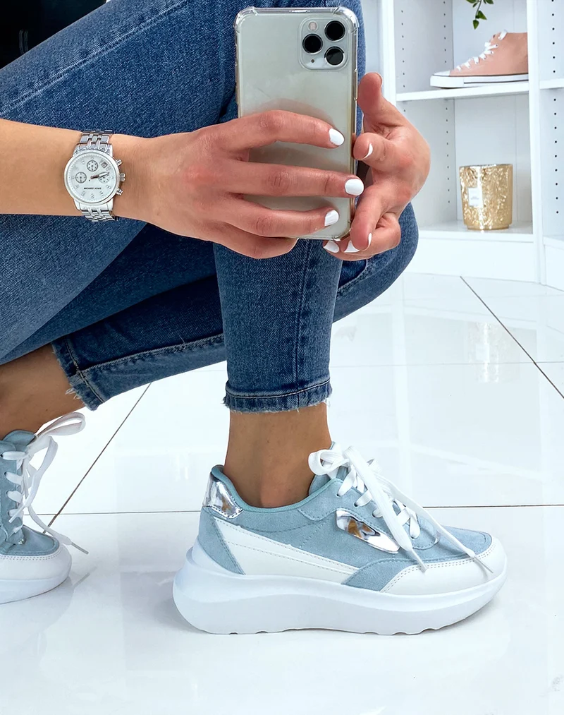 Baskets bleu pastel