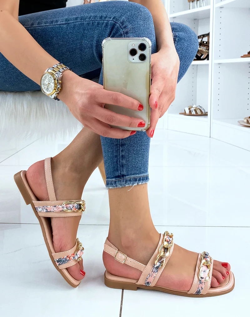 Sandales plates rose clair à détails dorées et fleuries