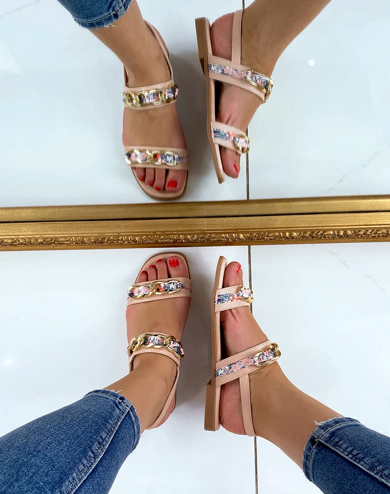 Sandales plates rose clair à détails dorées et fleuries
