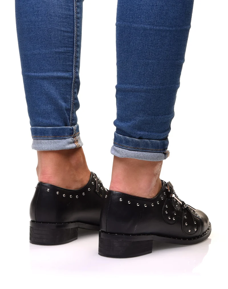 Derbies noires cloutées à boucles