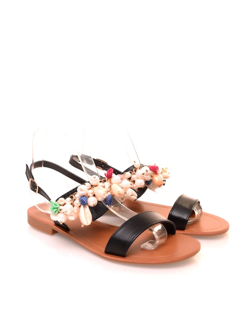 Nu-pieds noirs à perles et coquillages