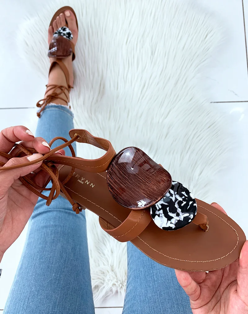 Nu-pieds camel ornés de deux empiècements à motifs