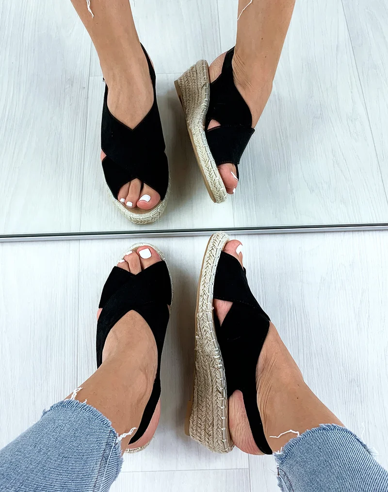 Sandales ouvertes en suédine noires à talons compensés