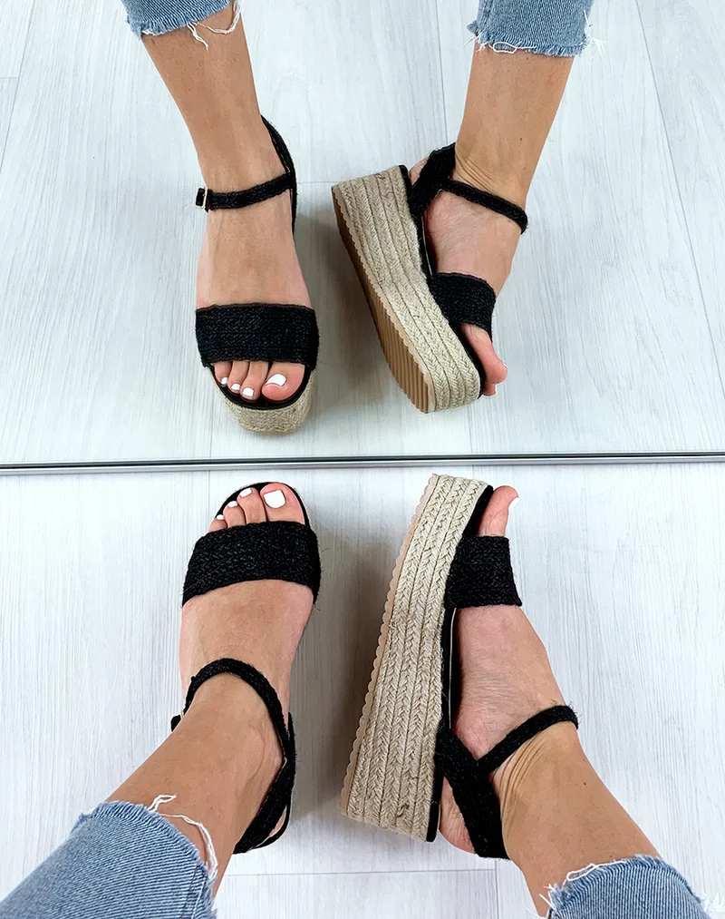 Sandales compensées noires à brides larges tressées