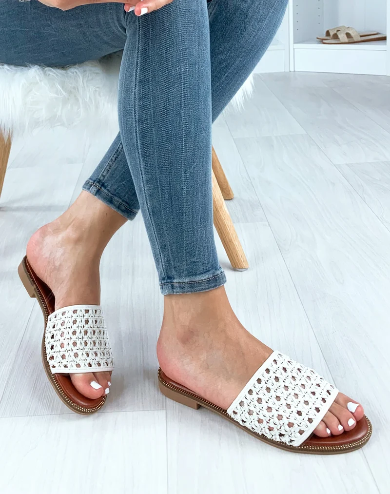 Mules blanches à brides tressées en similicuir