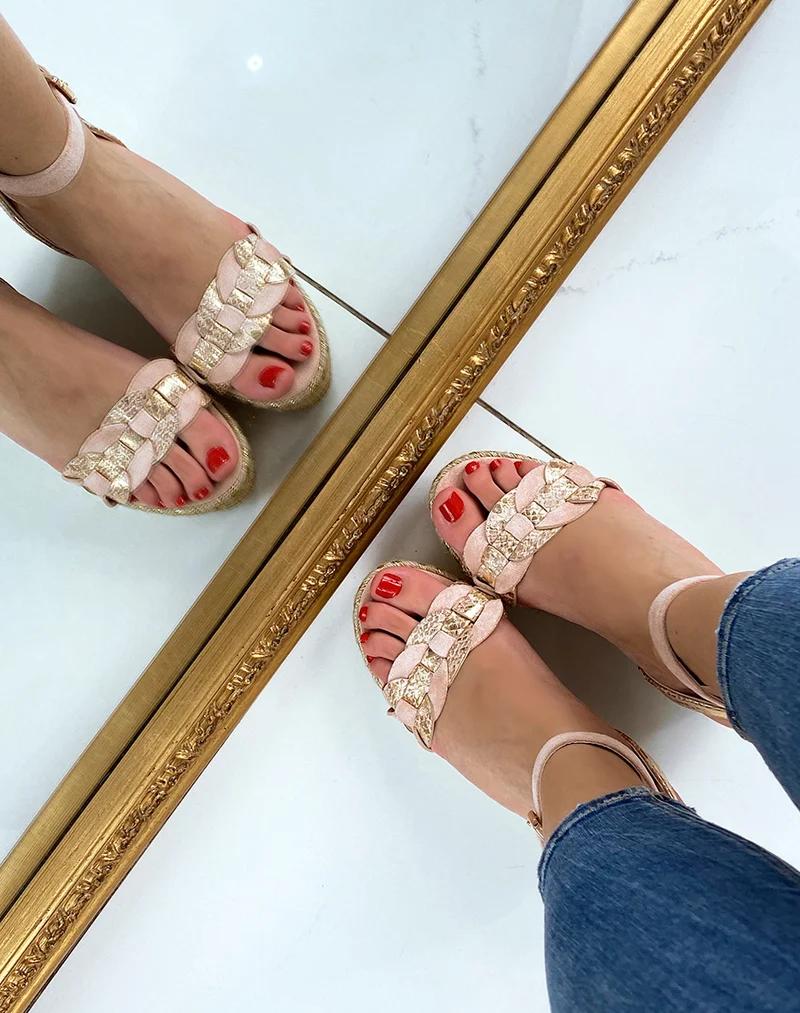 Compensée rose à détails dorées
