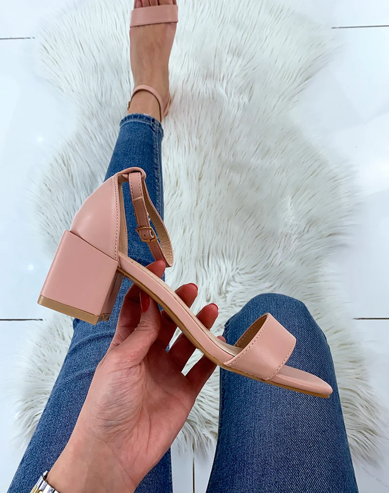 Sandale rose clair à petit talon carré