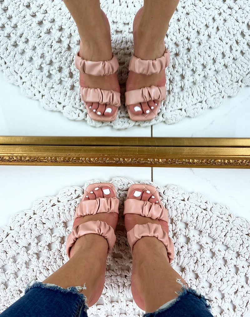 Sandales à talon en similicuir rose