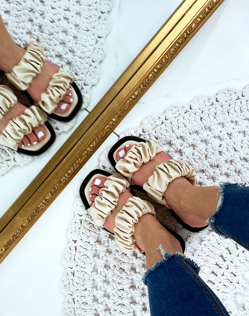 Sandales plates en simili cuir beige