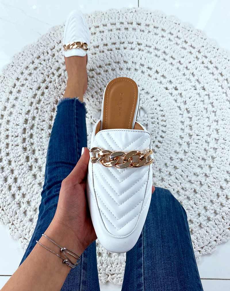 Mule en simili cuir blanche à grosse chaîne