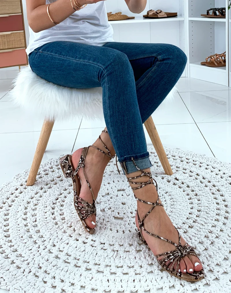 Sandales en similicuir effet python à petits talons et à lacets