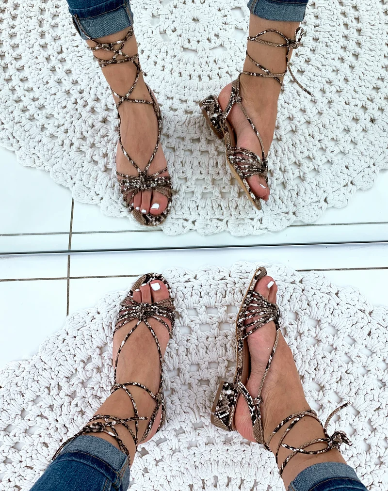 Sandales en similicuir effet python à petits talons et à lacets