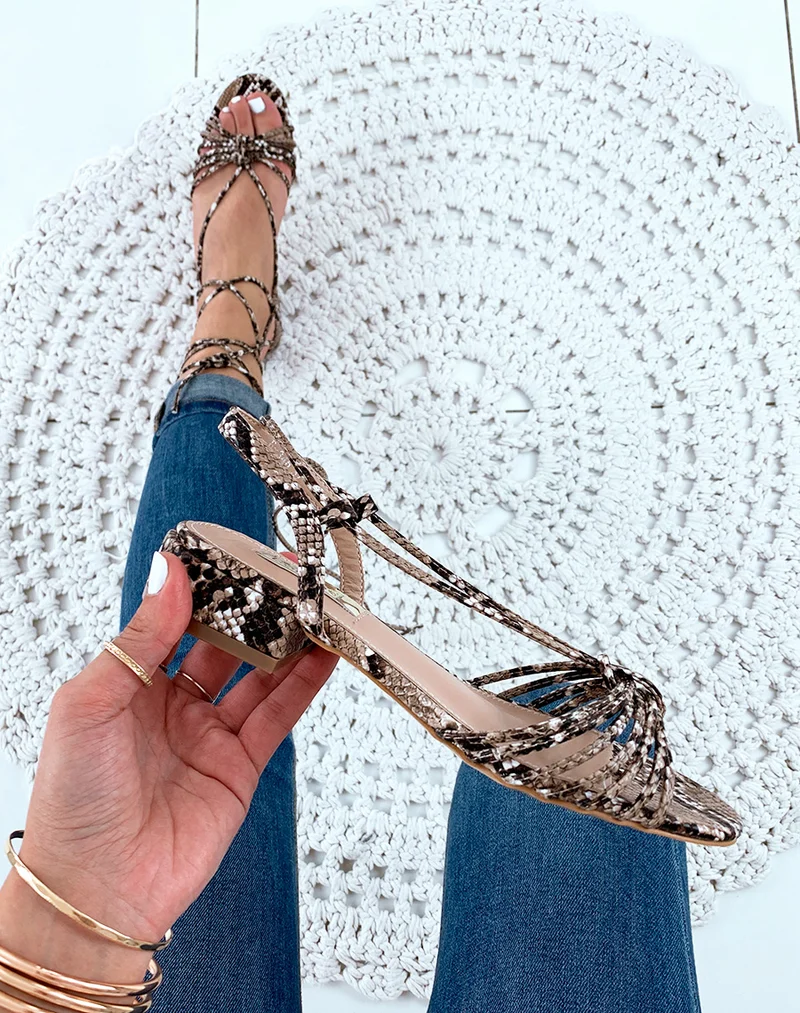 Sandales en similicuir effet python à petits talons et à lacets