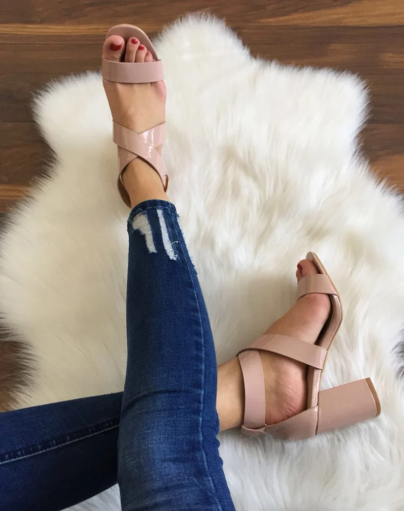 Sandale rose vernis