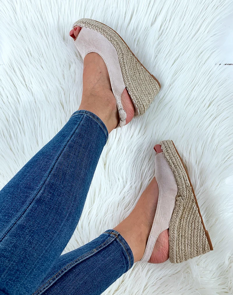 Sandales à talons compensés en suédine beige