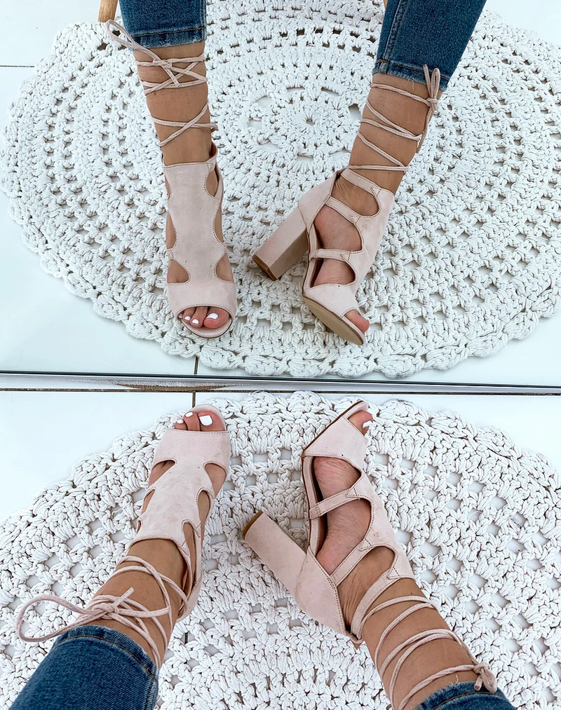 Sandales à talons beiges en suédine