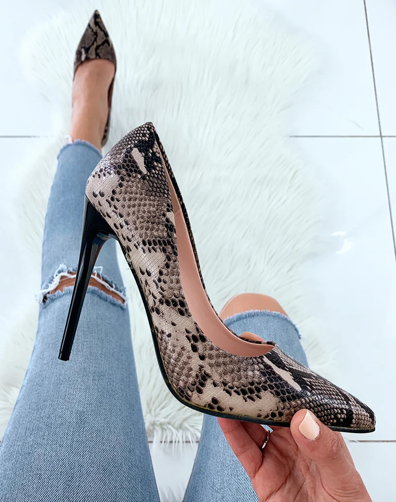 Escarpins python beiges à talons aiguilles