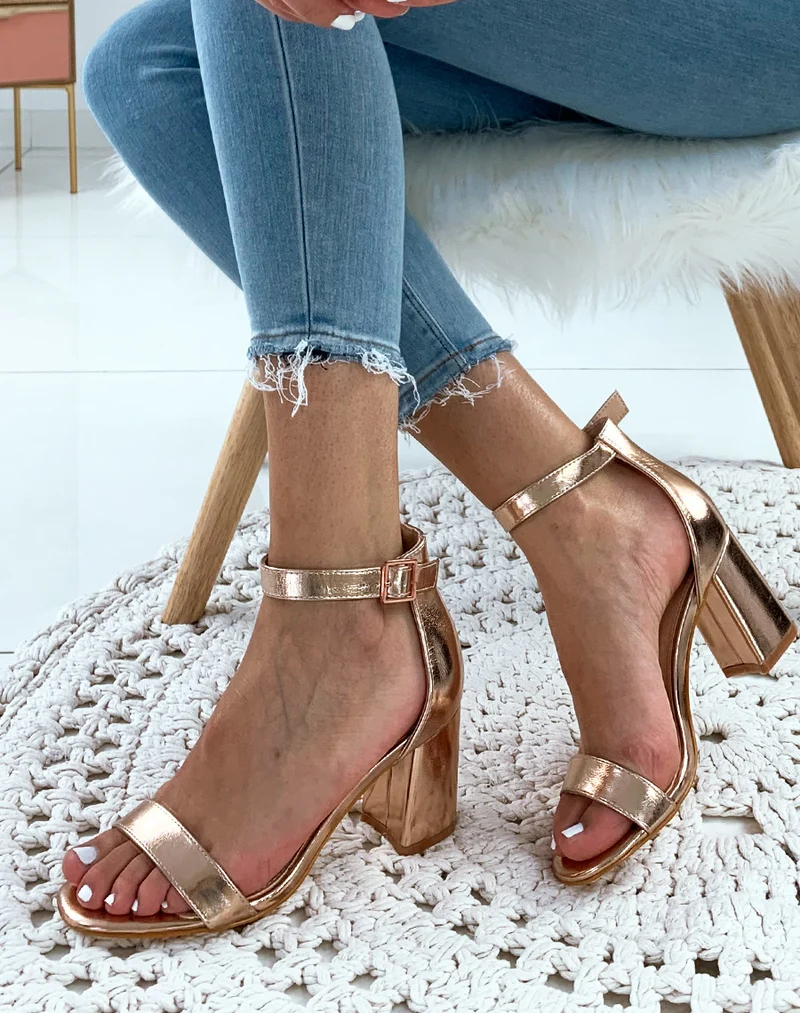 Sandales roses gold à talons carrés
