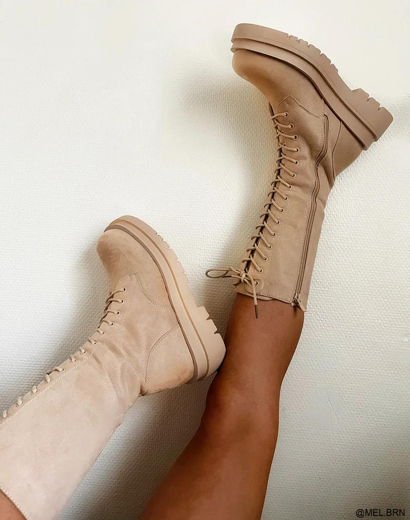 Bottes beiges en suédine hautes à lacets