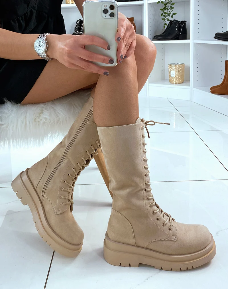 Bottes beiges en suédine hautes à lacets
