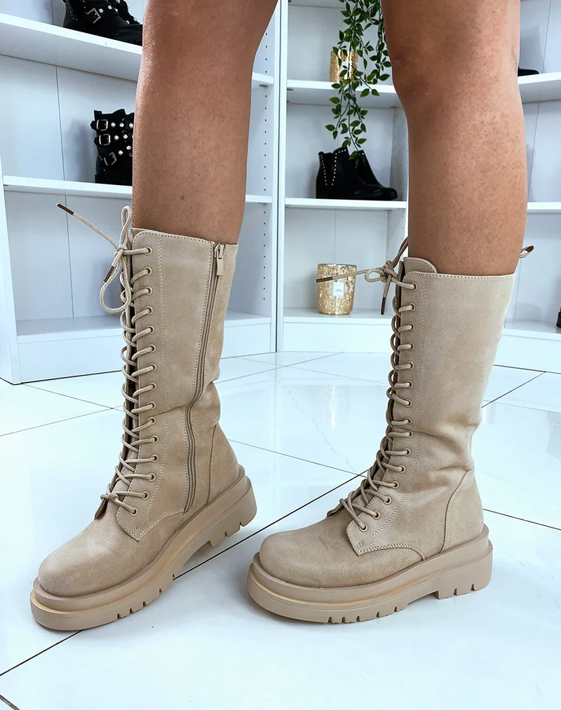 Bottes beiges en suédine hautes à lacets