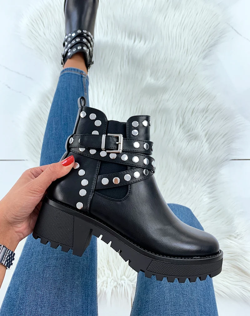 Bottines noires cloutées