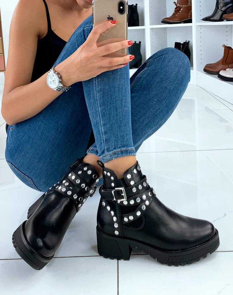 Bottines noires cloutées